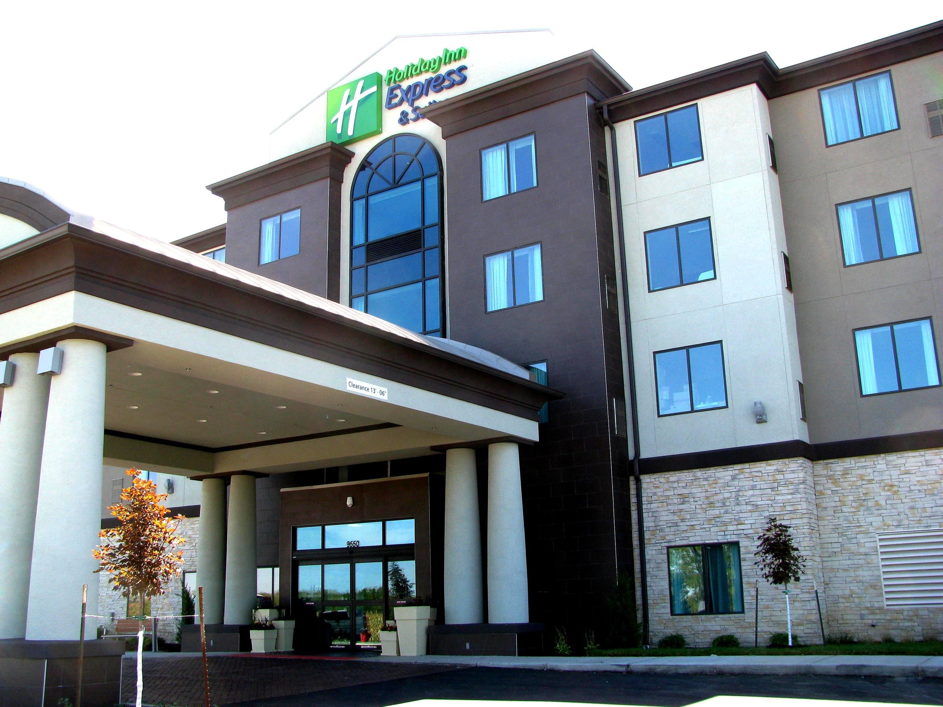 Holiday Inn Express & Suites Kansas City Airport By Ihg Bagian luar foto