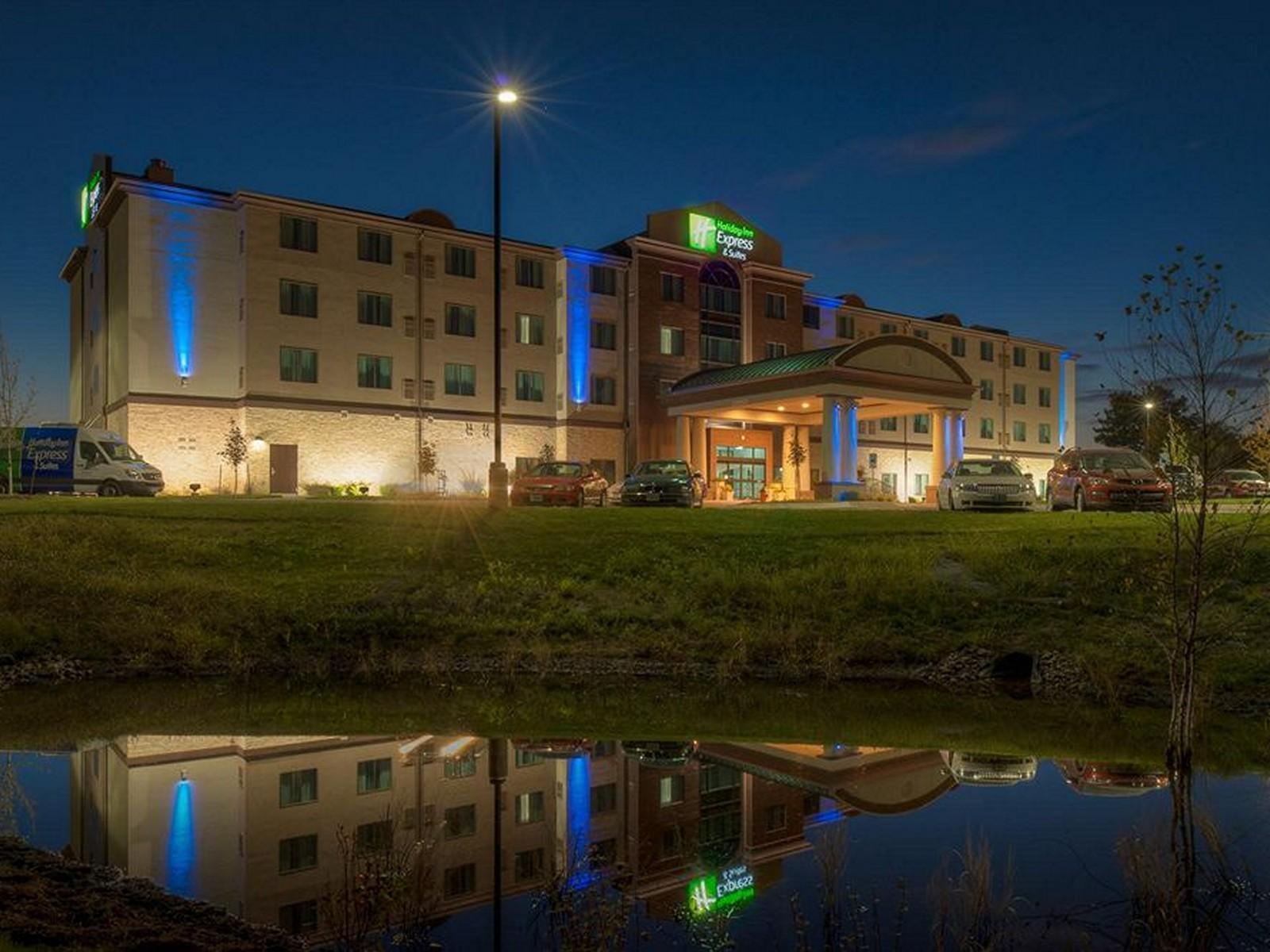 Holiday Inn Express & Suites Kansas City Airport By Ihg Bagian luar foto
