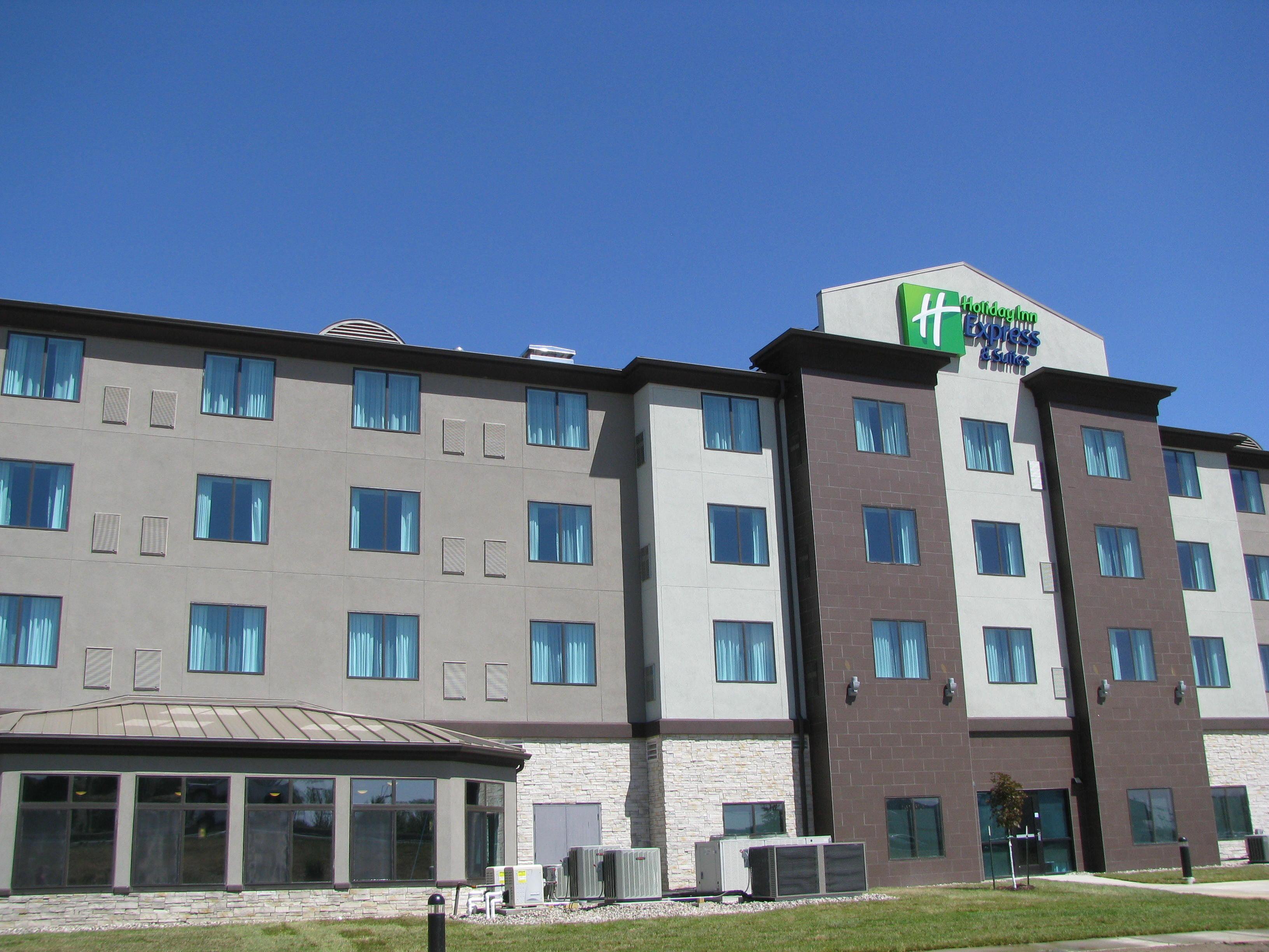 Holiday Inn Express & Suites Kansas City Airport By Ihg Bagian luar foto