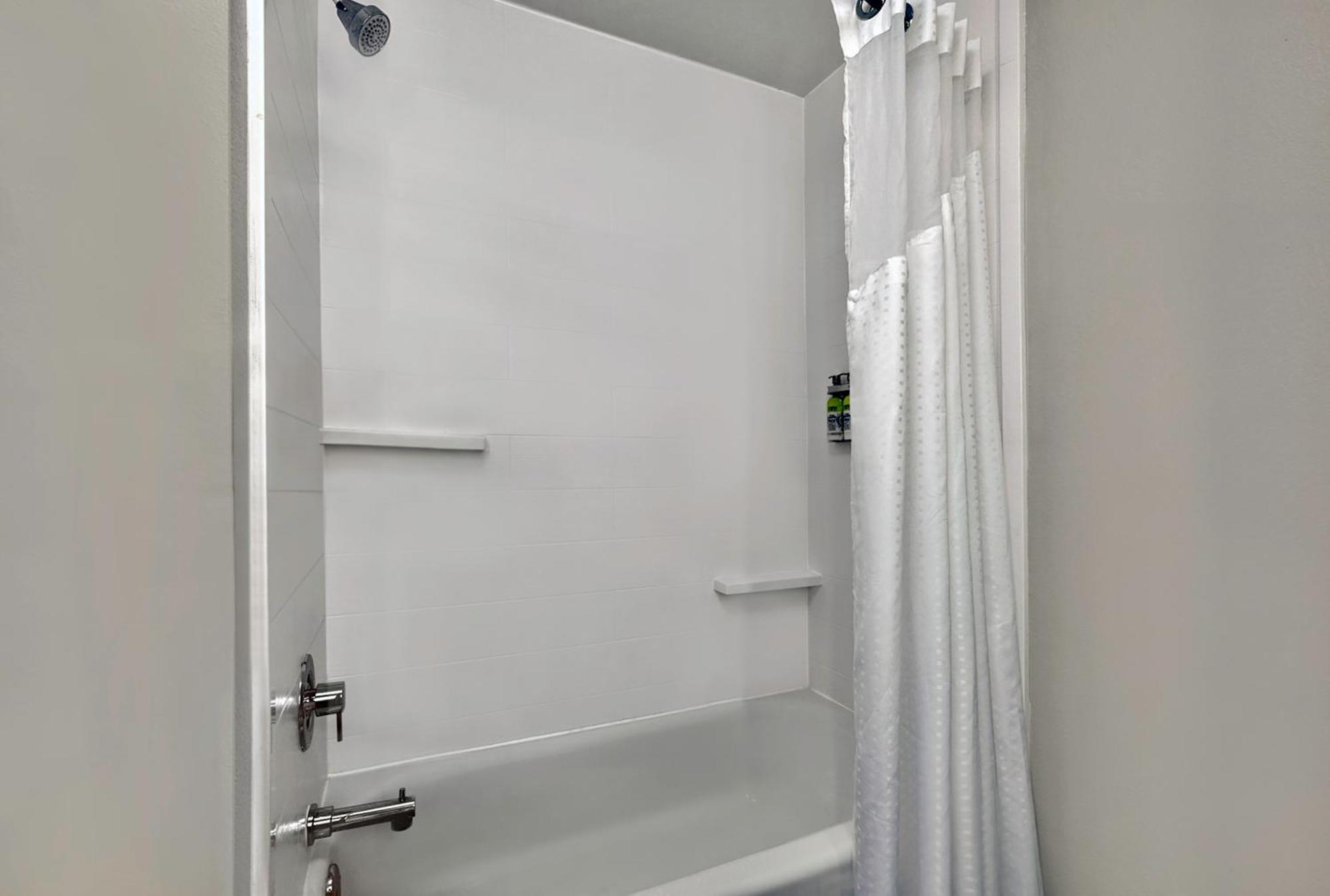 Holiday Inn Express & Suites Kansas City Airport By Ihg Bagian luar foto