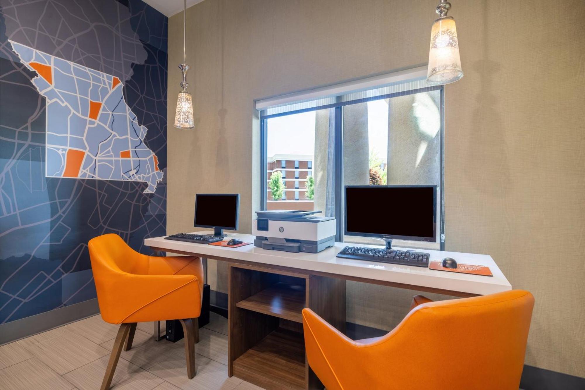 Holiday Inn Express & Suites Kansas City Airport By Ihg Bagian luar foto