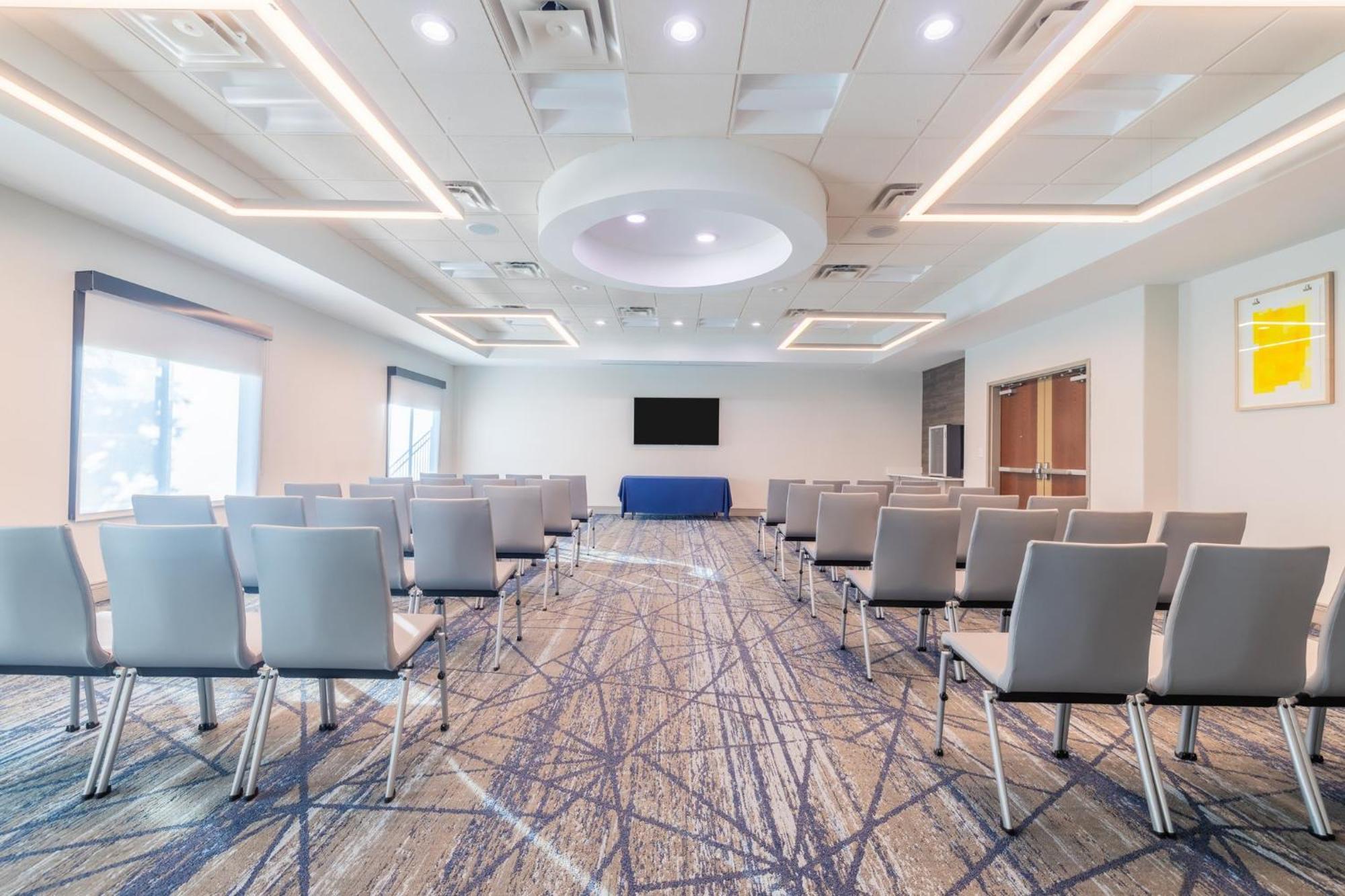Holiday Inn Express & Suites Kansas City Airport By Ihg Bagian luar foto