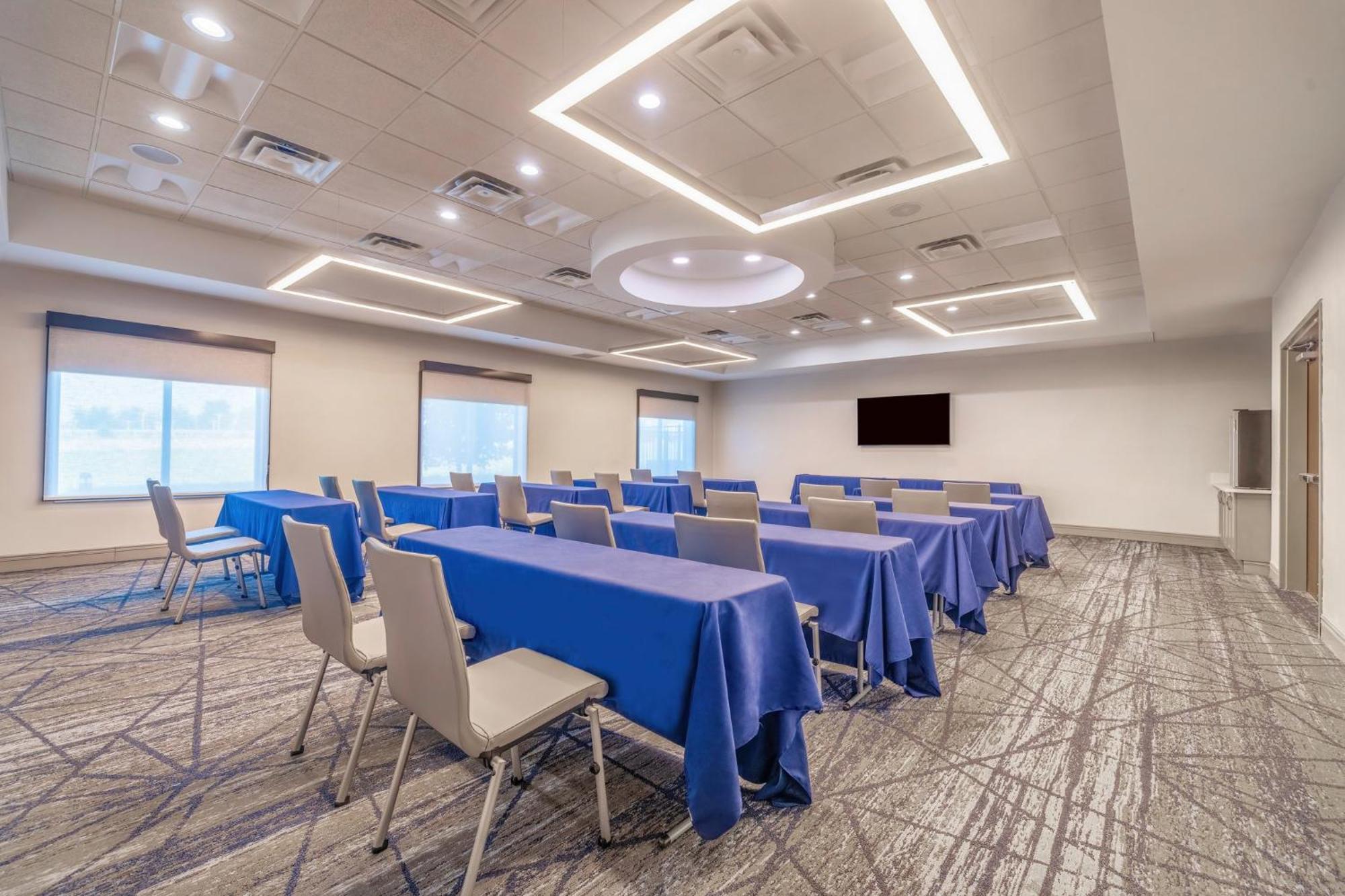 Holiday Inn Express & Suites Kansas City Airport By Ihg Bagian luar foto