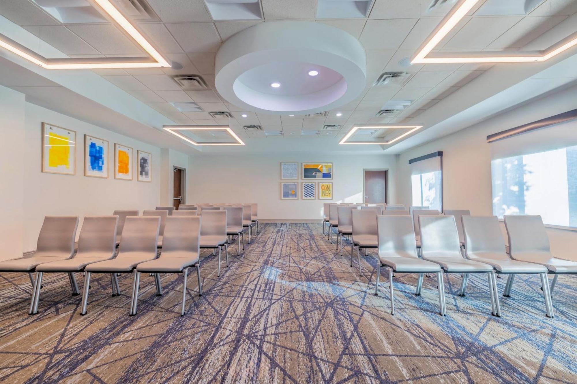 Holiday Inn Express & Suites Kansas City Airport By Ihg Bagian luar foto